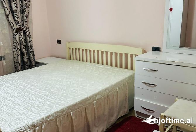 Shtepi me qera Apartament ne Tirane, 2+1, Mobilimi E mobiluar, Pagesa 600  Euro.