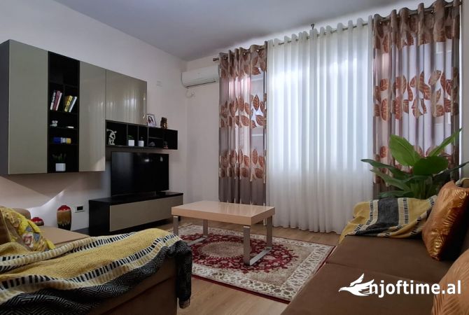 Shtepi me qera Apartament ne Tirane, 1+1, Mobilimi E mobiluar, Pagesa 600  Euro.