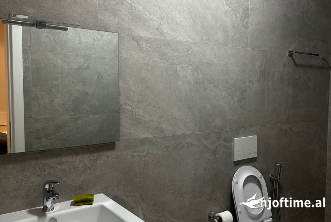 Shtepi me qera 2+1 ne Tirane - 700 Euro