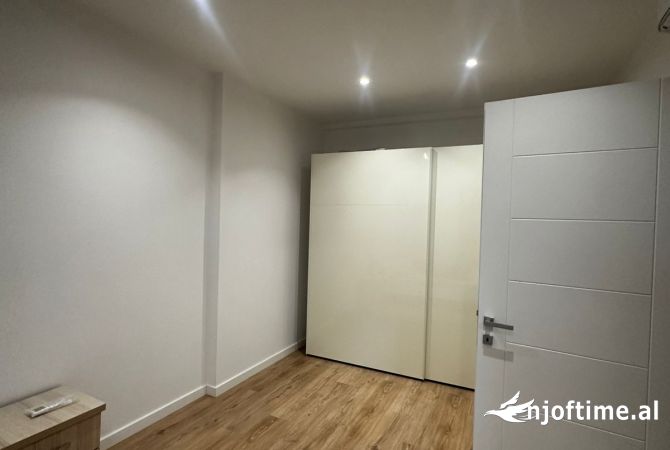 Shtepi me qera Apartament ne Tirane, 2+1, Mobilimi E mobiluar, Pagesa 700  Euro.