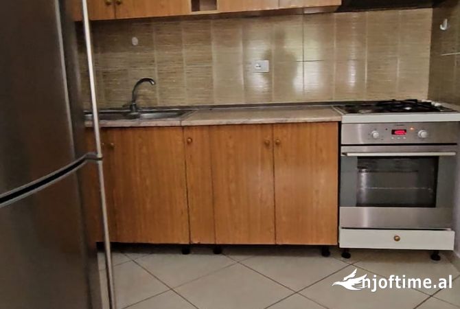 Shtepi me qera Apartament ne Tirane, 1+1, Mobilimi E mobiluar, Pagesa 380  Euro.