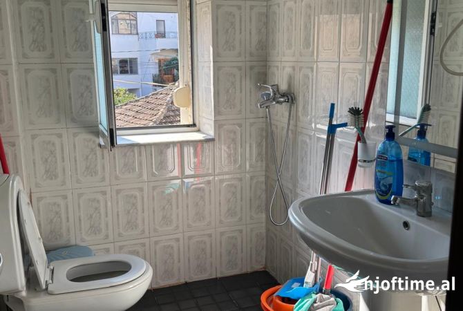 Shtepi me qera Apartament ne Tirane, 1+1, Mobilimi E mobiluar, Pagesa 350  Euro.