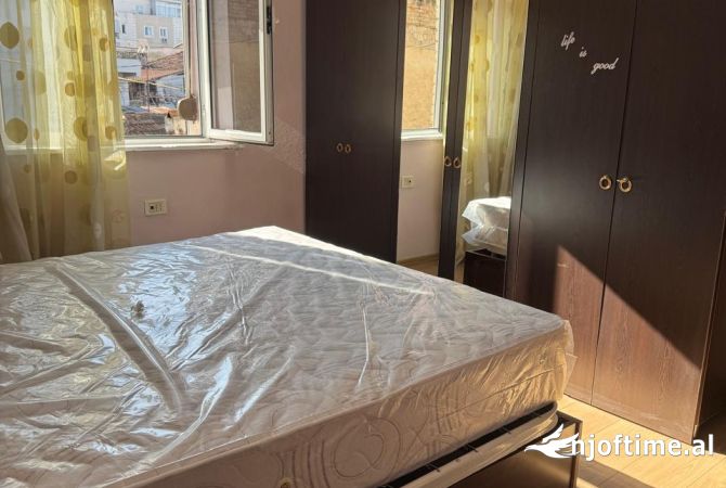 Shtepi me qera Apartament ne Tirane, 1+1, Mobilimi E mobiluar, Pagesa 350  Euro.