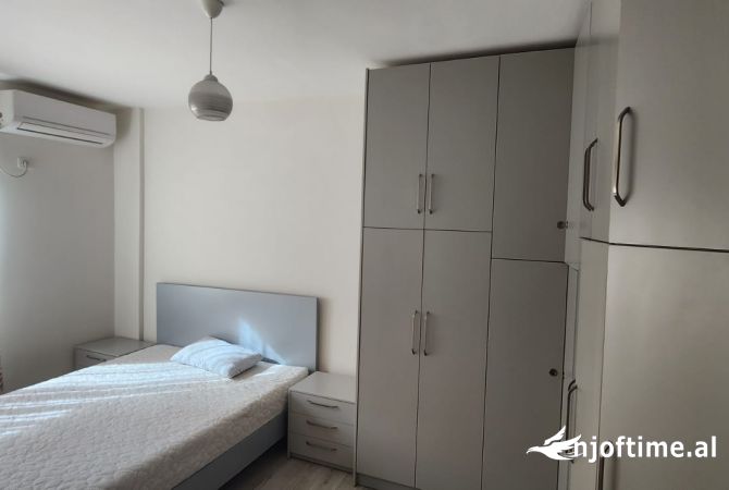Shtepi me qera Apartament ne Tirane, 2+1, Mobilimi E mobiluar, Pagesa 700  Euro.