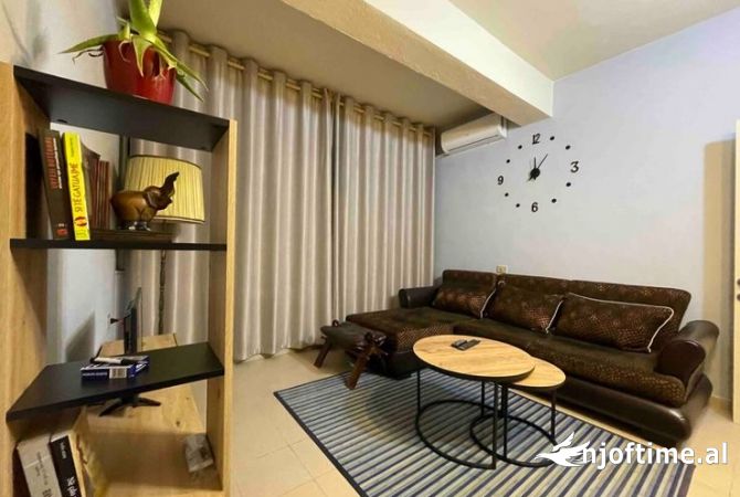 Shtepi me qera Apartament ne Tirane, 1+1, Mobilimi E mobiluar, Pagesa 550  Euro.