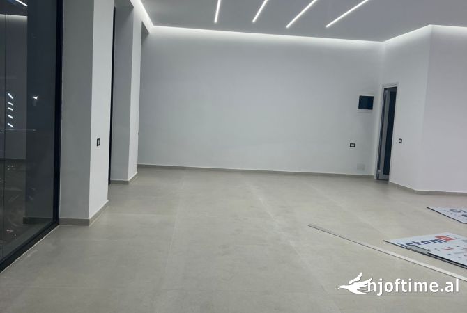 Ambient biznesi me qera 1+1 ne Tirane - 2,500 Euro