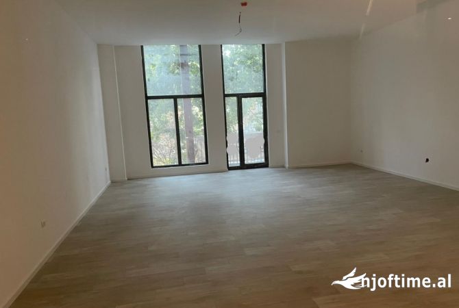 Ambient biznesi me qera 3+1 ne Tirane - 2,500 Euro
