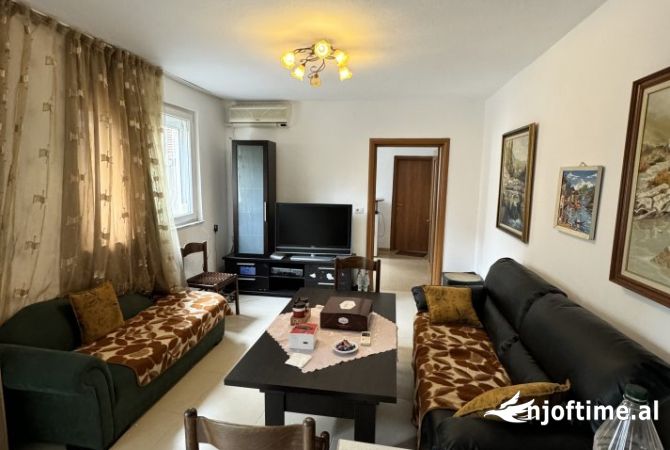 Shtepi me qera 4+1 ne Tirane - 750 Euro