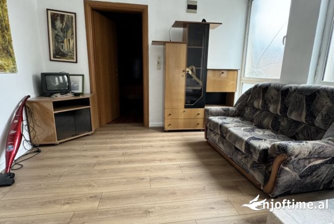 Shtepi me qera Vila Luksoze ne Tirane, 4+1, Mobilimi E mobiluar, Pagesa 750  Euro.