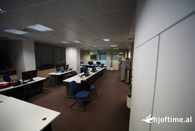 Ambient biznesi me qera 3+1 ne Tirane - 9,300 Euro