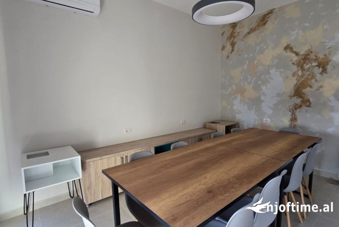 Ambient biznesi me qera 3+1 ne Tirane - 500 Euro