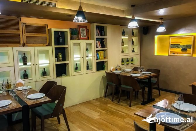 Ambient biznesi me qera 2+1 ne Tirane - 2,000 Euro