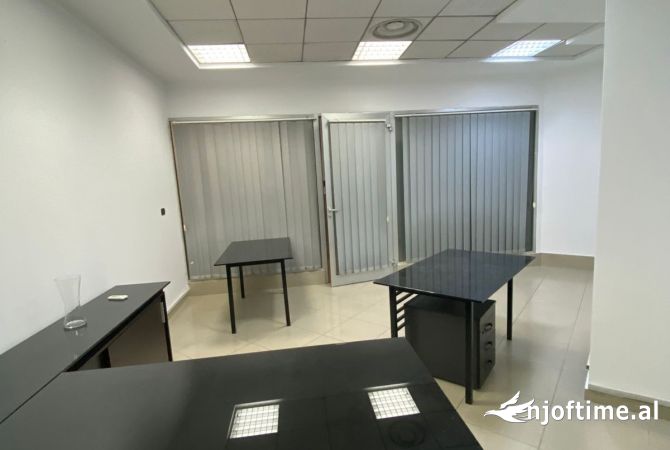 Ambient biznesi me qera 3+1 ne Tirane - 750 Euro