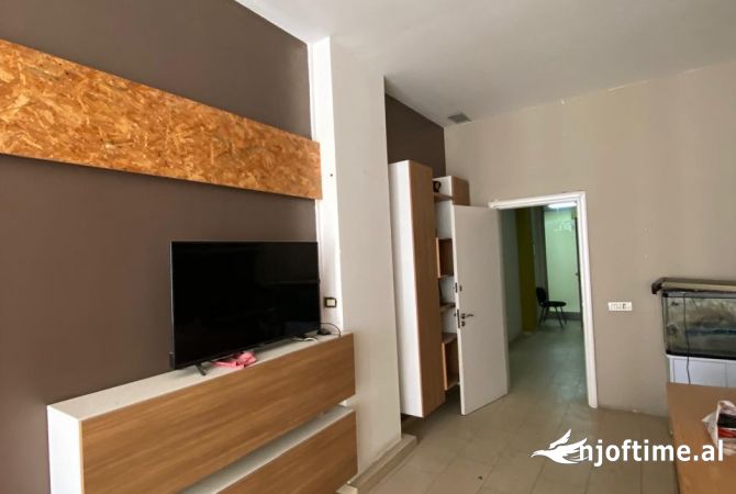 Ambient biznesi me qera 3+1 ne Tirane - 600 Euro