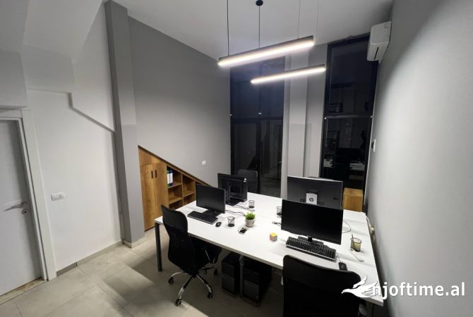 Ambient biznesi me qera 3+1 ne Tirane - 300 Euro