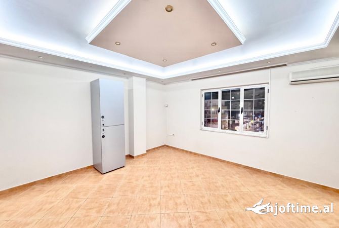 Ambient biznesi me qera 3+1 ne Tirane - 1,900 Euro