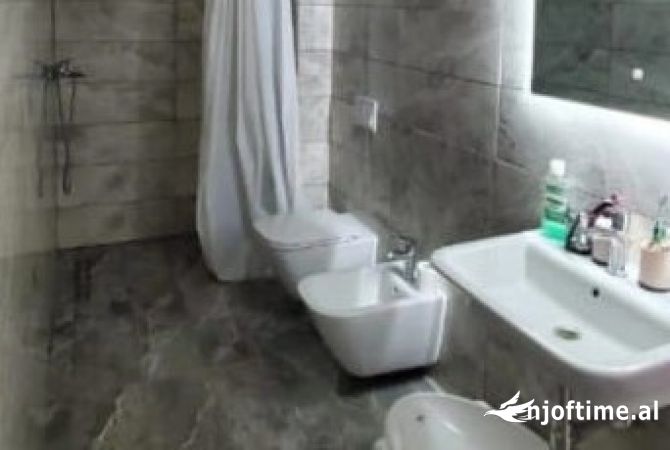 Shtepi me qera 2+1 ne Tirane - 800 Euro