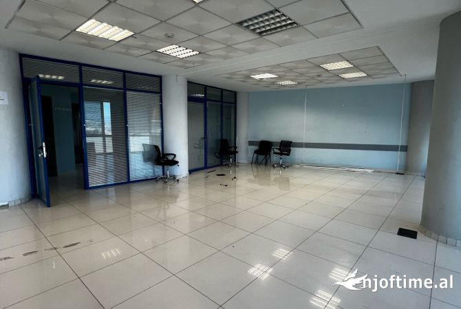 Ambient biznesi me qera 3+1 ne Tirane - 2,500 Euro