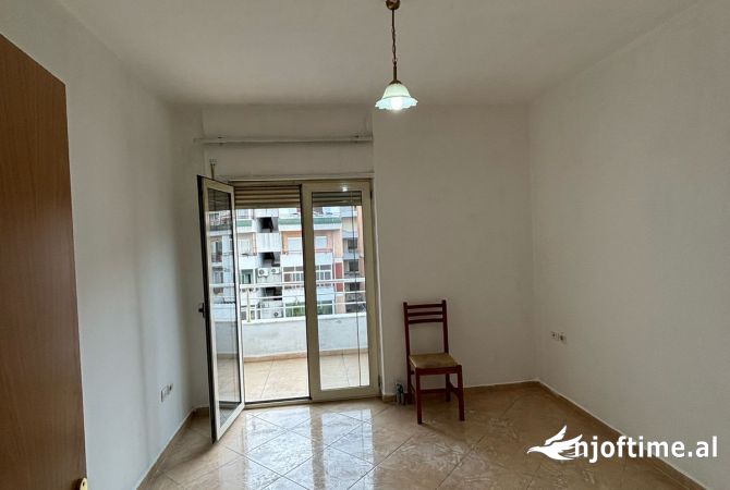 Shtepi me qera 1+1 ne Tirane - 350 Euro