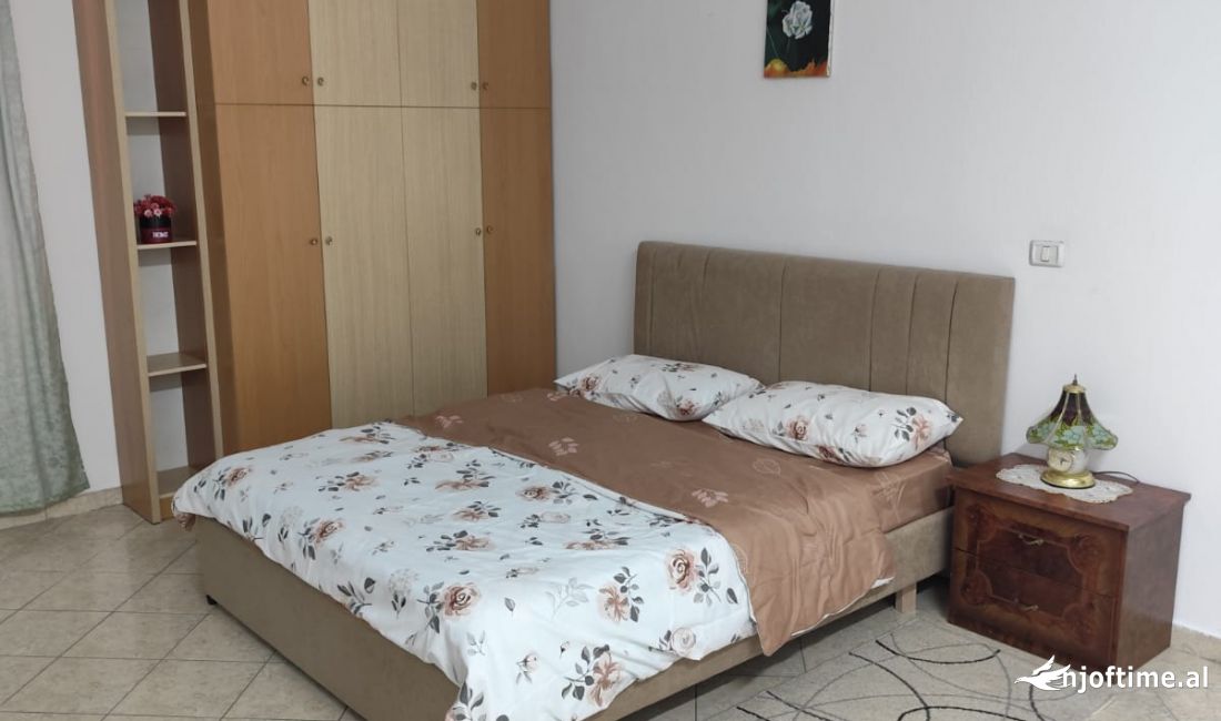 Shtepi me qera Apartament ne Tirane, 2+1, Mobilimi E mobiluar, Pagesa 600  Euro.