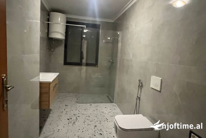 Ambient biznesi me qera 3+1 ne Tirane - 700 Euro