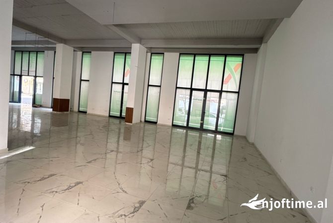 Ambient biznesi me qera 1+1 ne Tirane - 2,400 Euro