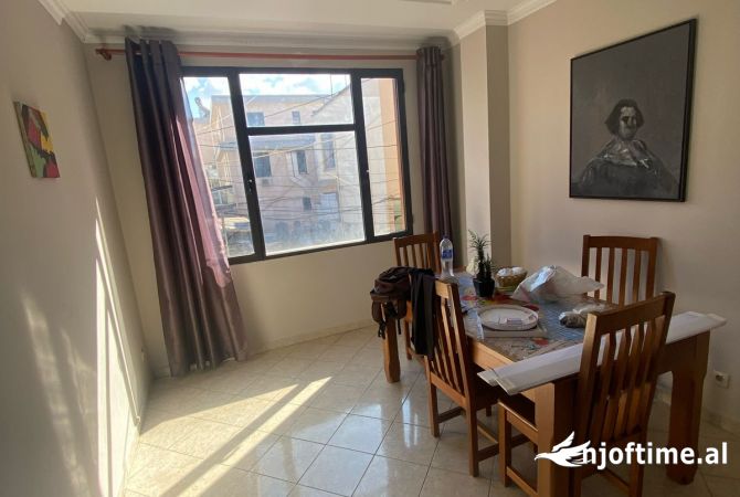 Ambient biznesi me qera 3+1 ne Tirane - 600 Euro