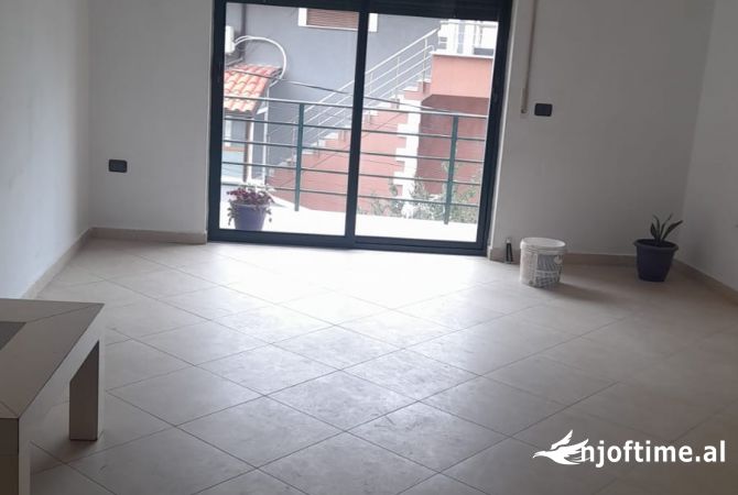 Shtepi me qera 3+1 ne Tirane - 400 Euro