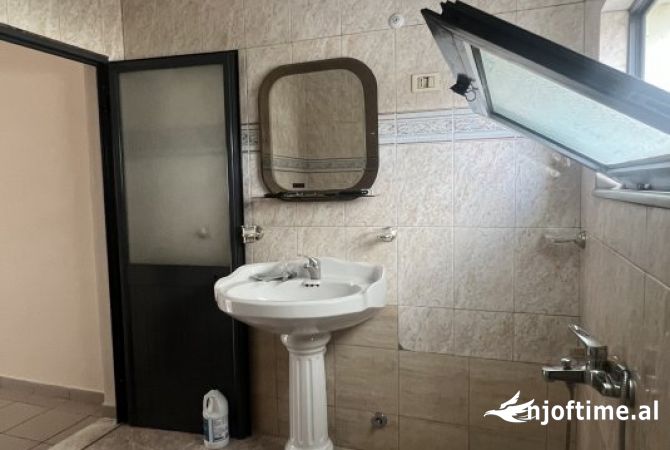 Shtepi me qera Apartament ne Tirane, 1+1, Mobilimi E mobiluar, Pagesa 400  Euro.