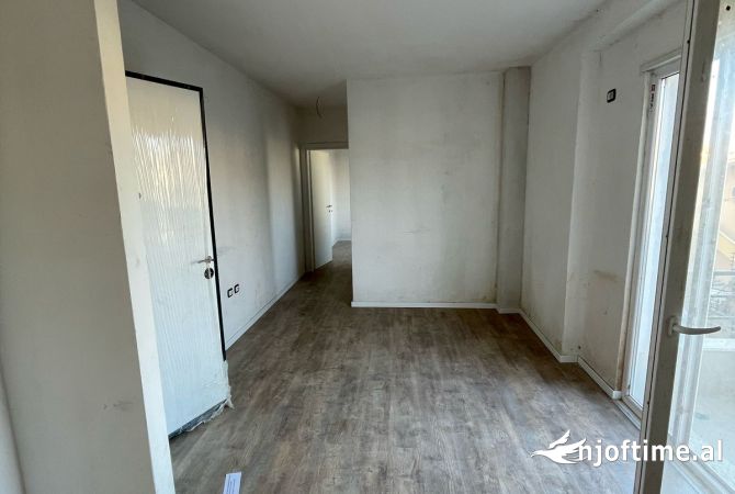 Ambient biznesi me qera 3+1 ne Tirane - 400 Euro