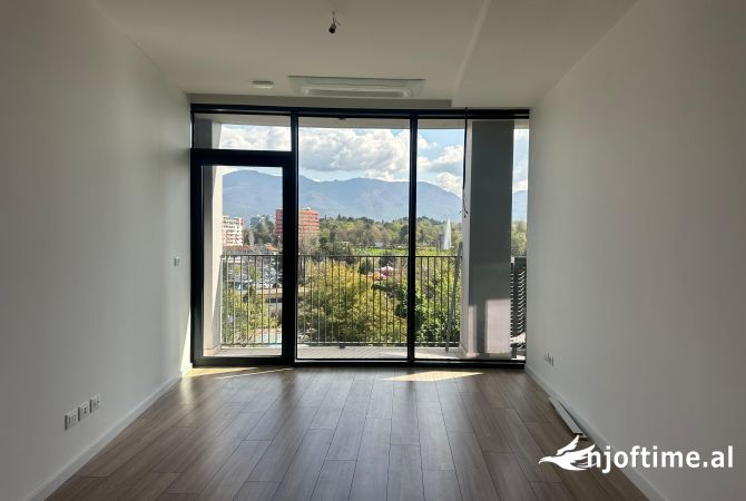Ambient biznesi me qera 3+1 ne Tirane - 1,300 Euro