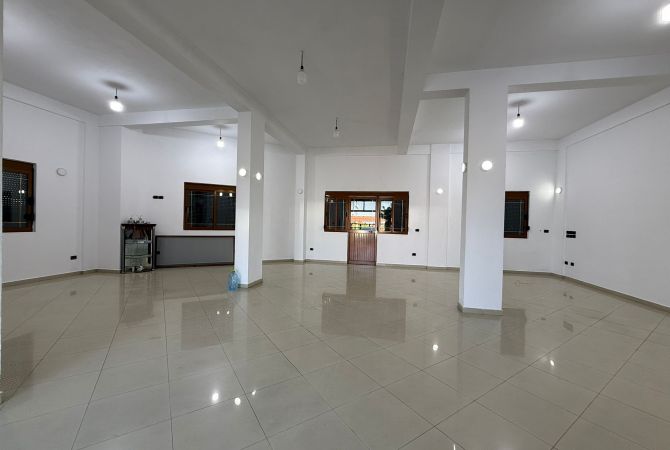 Ambient biznesi me qera 3+1 ne Tirane - 800 Euro