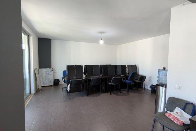 Ambient biznesi me qera 3+1 ne Tirane - 600 Euro