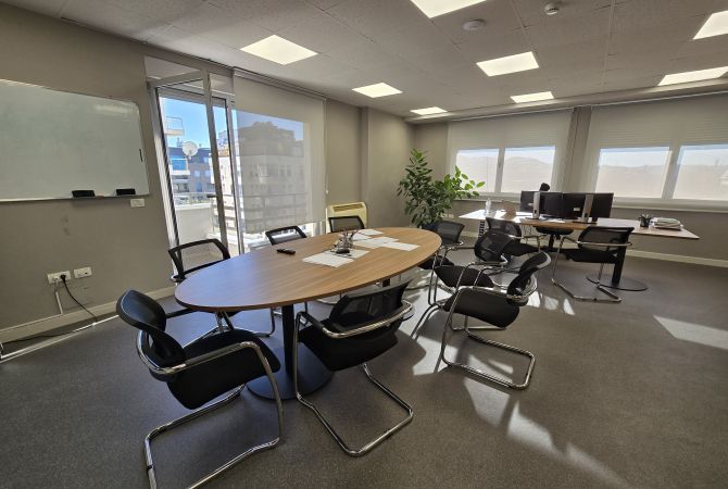 Ambient biznesi me qera 3+1 ne Tirane - 3,300 Euro