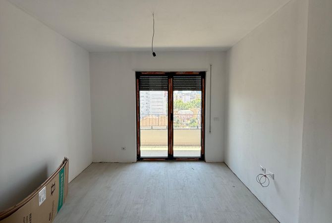 Ambient biznesi me qera 3+1 ne Tirane - 600 Euro