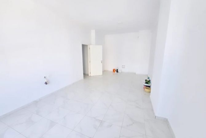 Ambient biznesi me qera 3+1 ne Tirane - 1,000 Euro