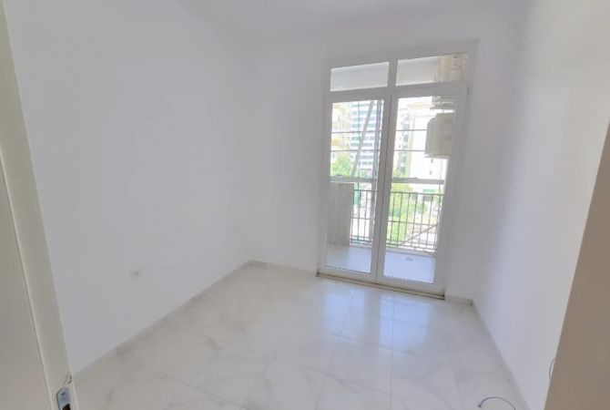 Ambient biznesi me qera 3+1 ne Tirane - 1,000 Euro