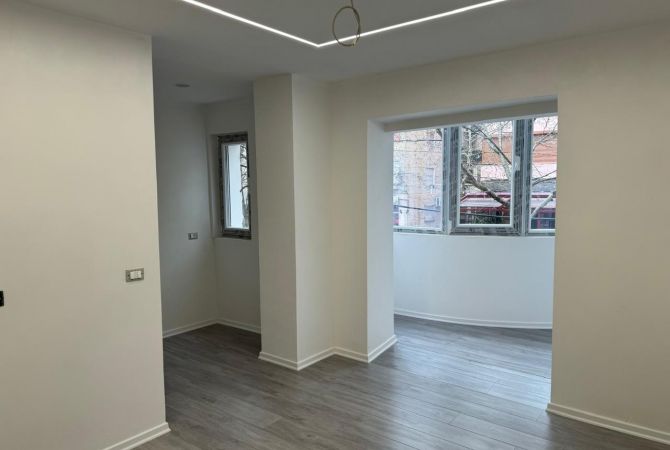 Ambient biznesi me qera 3+1 ne Tirane - 500 Euro