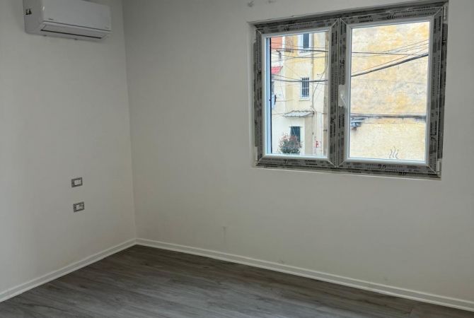 Ambient biznesi me qera 3+1 ne Tirane - 500 Euro