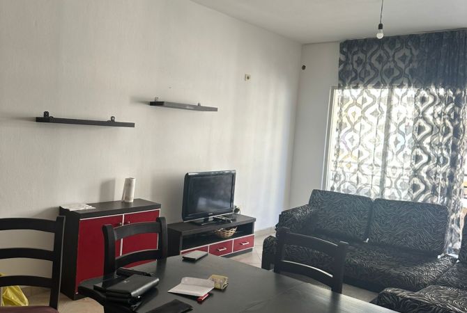 Shtepi me qera 2+1 ne Tirane - 400 Euro
