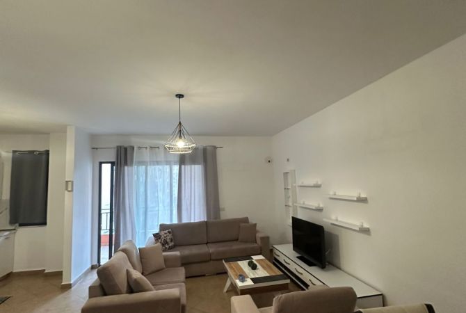 Shtepi me qera 2+1 ne Tirane - 450 Euro