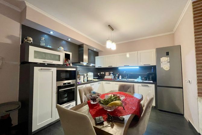 Shtepi me qera 2+1 ne Tirane - 850 Euro