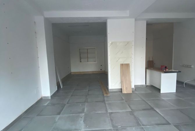 Ambiente Commerciale in Affitto 1+1 a Tirana - 700 Euro