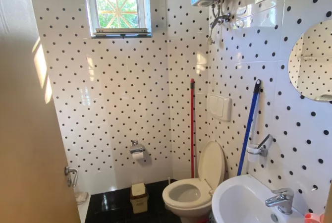 Ambient biznesi me qera 1+1 ne Tirane - 700 Euro