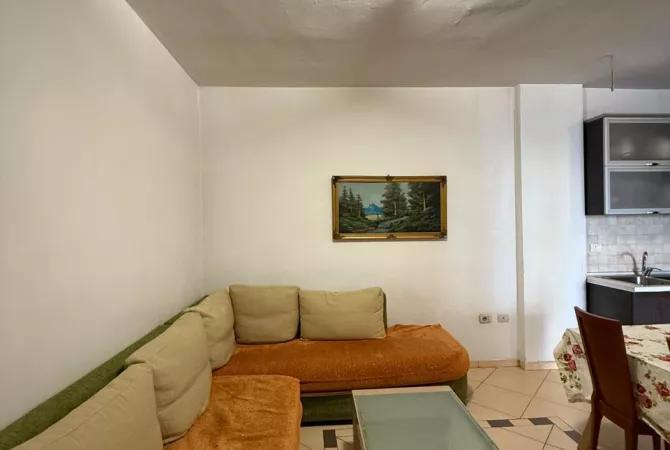 Shtepi me qera 2+1 ne Tirane - 600 Euro