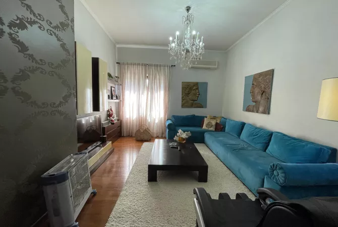 Shtepi me qera 2+1 ne Tirane - 1,300 Euro