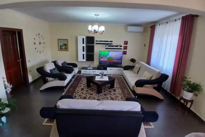 Shtepi me qera 2+1 ne Tirane - 550 Euro