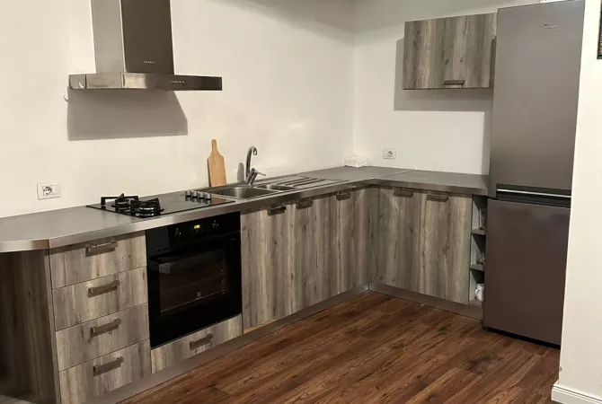 Shtepi me qera 2+1 ne Tirane - 1,000 Euro