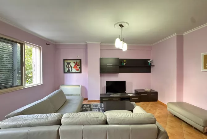 Shtepi me qera 2+1 ne Tirane - 620 Euro