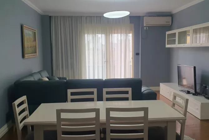 Shtepi me qera 2+1 ne Tirane - 1,000 Euro